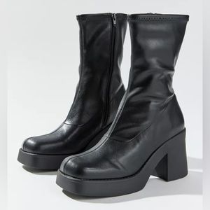 NWT Steve Madden Klayton Black Platform Boots